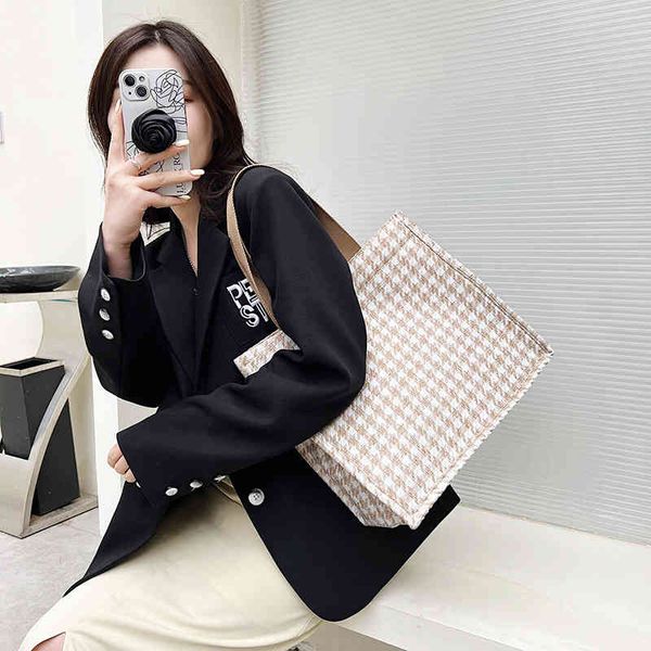 messenger bags large capacity women's shoulder bag striped casual handbag for women 2022 new simple designer female shopper handbags
messenger bags large capacity women's shoulder bag striped casual handbag for women 2022 new simple designer female shopper handbags