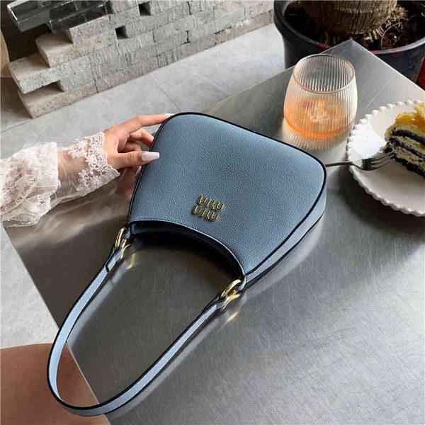 messenger bags summer texture small bag women 2022 new style simple and versatile underarm sling shoulder fashionable square handbags
messenger bags summer texture small bag women 2022 new style simple and versatile underarm sling shoulder fashionable square handbags