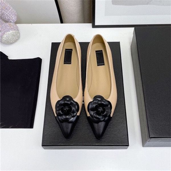 early autumn popular camellia shoes sandals soft and comfortable all-match black and white sandal
early autumn popular camellia shoes sandals soft and comfortable all-match black and white sandal