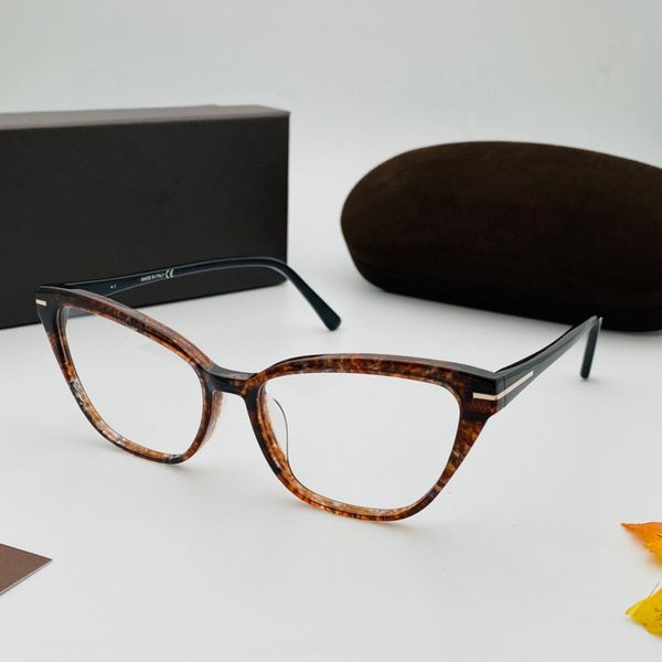 optical frame eyeglasses for woman and mens new fashion retro 5825-b with box, Silver
optical frame eyeglasses for woman and mens new fashion retro 5825-b with box, Silver
