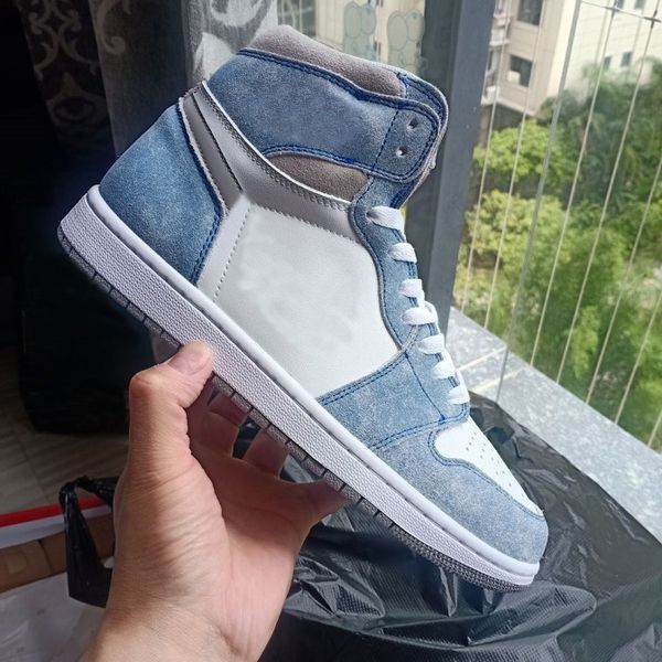 shoes basketball released 1high og hyper royal men basketball jumpman 1s university blue outdoor trainers sneakers 555088-402 size 36--46
shoes basketball released 1high og hyper royal men basketball jumpman 1s university blue outdoor trainers sneakers 555088-402 size 36--46