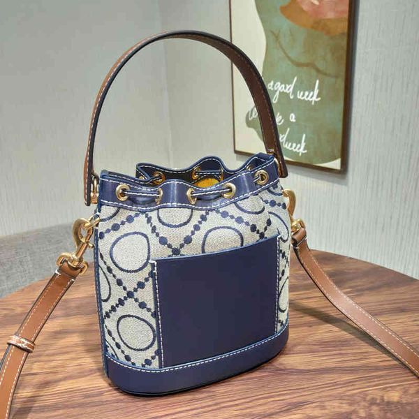messenger bags guangzhou bag 2022tb classic flower fashionable women's large capacity bucket bag drawstring diagonal straddle hand hand
messenger bags guangzhou bag 2022tb classic flower fashionable women's large capacity bucket bag drawstring diagonal straddle hand hand