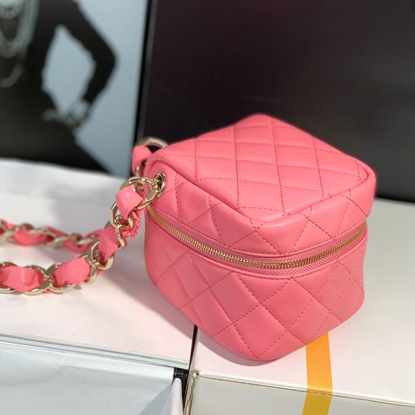 designer women's cosmetic box bag sheepskin rhombus plaid zipper square messenger bag for women
designer women's cosmetic box bag sheepskin rhombus plaid zipper square messenger bag for women