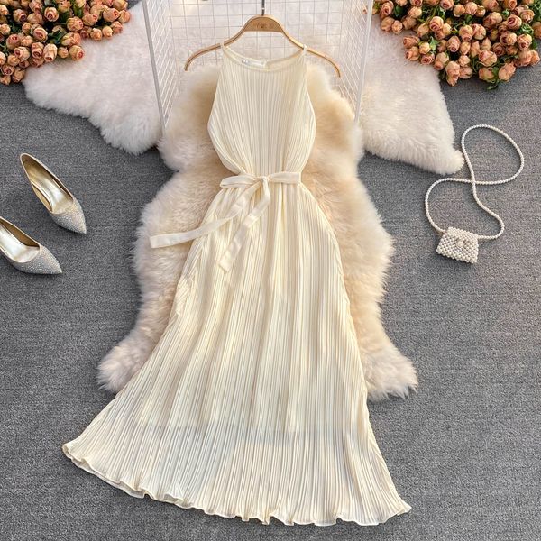 beach resort style dress summer fashion loose sleeveless temperament round hanging neck pleated a-shaped, Black;gray
beach resort style dress summer fashion loose sleeveless temperament round hanging neck pleated a-shaped, Black;gray