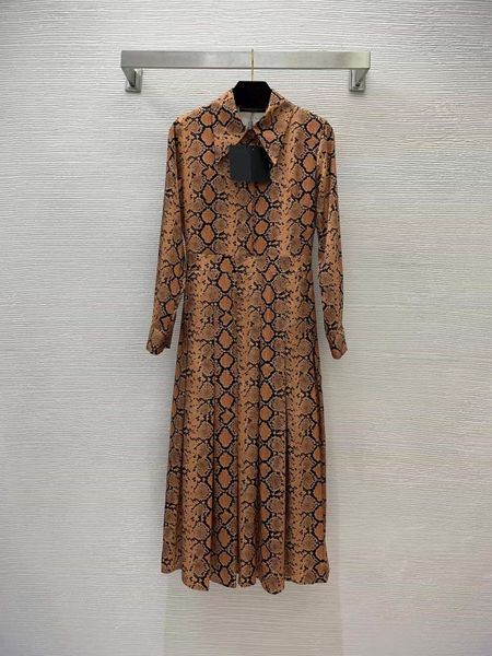 milan runway dress 2022 new autumn lapel neck long sleeve fashion designer dresses brand same style dress 0903-03, Black;pink
milan runway dress 2022 new autumn lapel neck long sleeve fashion designer dresses brand same style dress 0903-03, Black;pink
