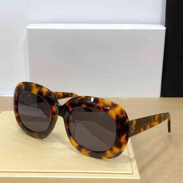 selling festival sunglasses for men women style 40070 anti-ultraviolet retro plate full frame fashion with box, White;black
selling festival sunglasses for men women style 40070 anti-ultraviolet retro plate full frame fashion with box, White;black