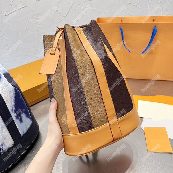 backpack leather shoulder bags luxury designer bucket bag mini backpacks fashion handbags fashion crossbody classic chest pack 2 colors hand
backpack leather shoulder bags luxury designer bucket bag mini backpacks fashion handbags fashion crossbody classic chest pack 2 colors hand