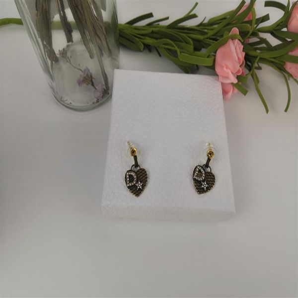 stylish heart-shaped diamond stud with five pointed stars a vintage place for women girls to give gifts at wedding parties252h, Golden;silver
stylish heart-shaped diamond stud with five pointed stars a vintage place for women girls to give gifts at wedding parties252h, Golden;silver