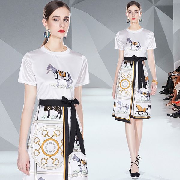 luxury designer white set two piece dress women 2022 short sleeve o-neck and loose big swing asymmetrical skirt summer autumn fashion suits
luxury designer white set two piece dress women 2022 short sleeve o-neck and loose big swing asymmetrical skirt summer autumn fashion suits