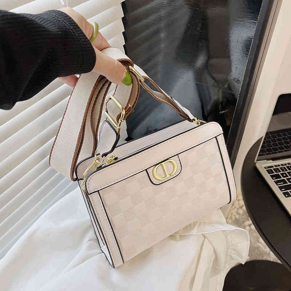 messenger bags texture small square women's bag 2022 summer new personality shoulder texture simple cross handbags
messenger bags texture small square women's bag 2022 summer new personality shoulder texture simple cross handbags