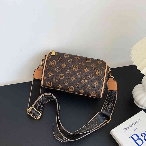 bags 2022 summer new bag women's style texture single shoulder messenger bag small crowd wide shoulder belt simple cylinder purses
bags 2022 summer new bag women's style texture single shoulder messenger bag small crowd wide shoulder belt simple cylinder purses