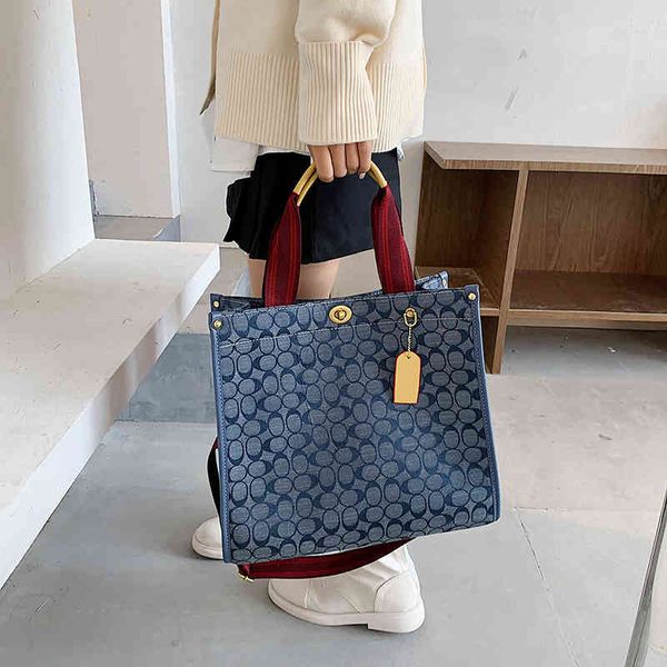 messenger bags fashionable tote bag women's 2022 new blue size hand popular messenger handbags
messenger bags fashionable tote bag women's 2022 new blue size hand popular messenger handbags