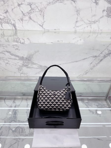 new designer hobo bag women purse designers crossbody bag packs wide strap chest female elegant plaid hobos leather fanny pack ladies stylis
new designer hobo bag women purse designers crossbody bag packs wide strap chest female elegant plaid hobos leather fanny pack ladies stylis