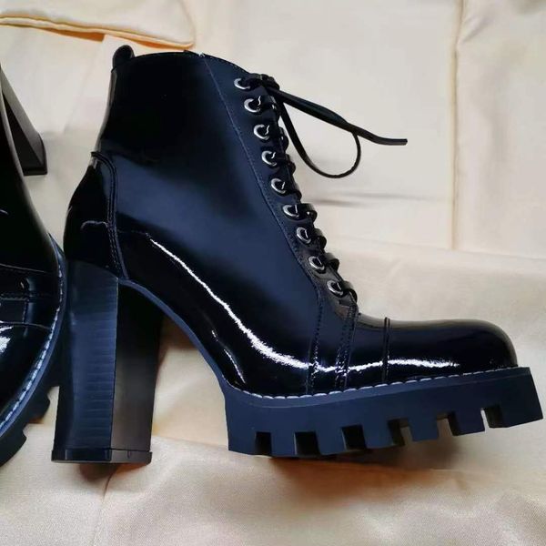 women designer boots 2022 new british fashion versatile boots op13 with thick heel round head and side zipper mid-leg winter women shoes, Black
women designer boots 2022 new british fashion versatile boots op13 with thick heel round head and side zipper mid-leg winter women shoes, Black