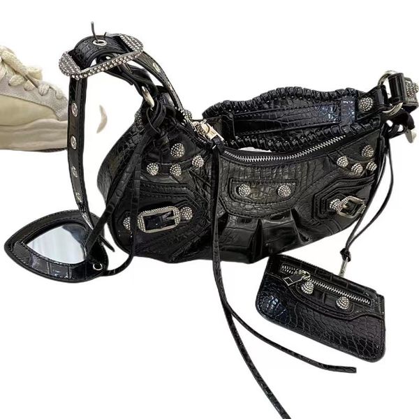 2023 designers women le cagole motorcycle shoulder bags luxury leather crossbody clutch wallet purse pochette retro 7a quality
2023 designers women le cagole motorcycle shoulder bags luxury leather crossbody clutch wallet purse pochette retro 7a quality