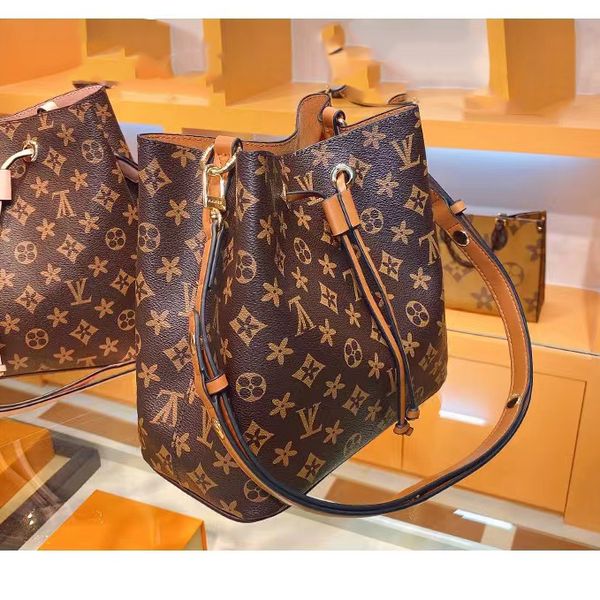 classic bags luxury handbags famous designer shoulder-bags cross body bucket lady fashion crossbody bag champagne design pocket 20cm
classic bags luxury handbags famous designer shoulder-bags cross body bucket lady fashion crossbody bag champagne design pocket 20cm