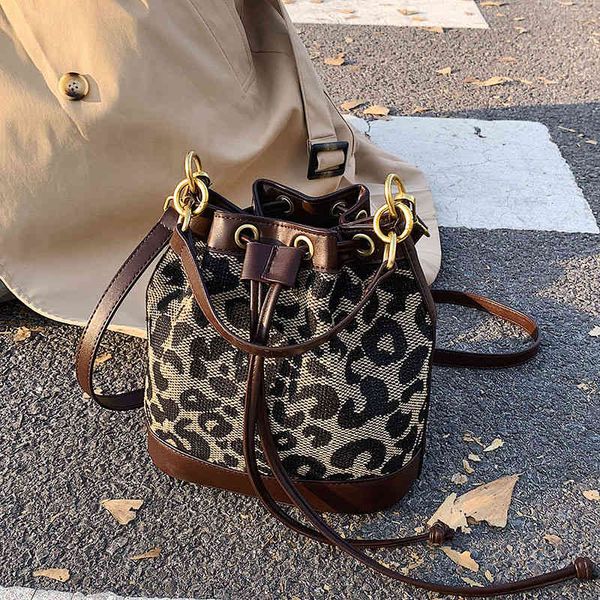 messenger bags women's bag autumn winter new bucket fashionable lattice messenger versatile simple hand handbags
messenger bags women's bag autumn winter new bucket fashionable lattice messenger versatile simple hand handbags