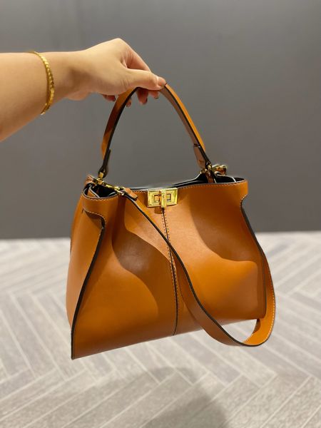 designers shoulder bag luxurious tote purse famous handbag message bags cluth classic genuine leather crossbody gift box women's 30cm v
designers shoulder bag luxurious tote purse famous handbag message bags cluth classic genuine leather crossbody gift box women's 30cm v