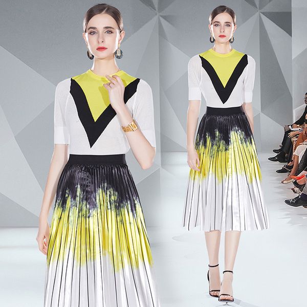 2022 print two piece dress designer set women short sleeve o-neck and loose big swing high waist skirt summer autumn fashion women suits off, White
2022 print two piece dress designer set women short sleeve o-neck and loose big swing high waist skirt summer autumn fashion women suits off, White