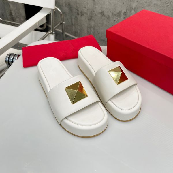 2022 women's sandals fashion designer slippers platform stud heels smooth flats luxury rubber dresses jelly flip-flops leather beach sh, Black
2022 women's sandals fashion designer slippers platform stud heels smooth flats luxury rubber dresses jelly flip-flops leather beach sh, Black