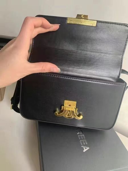 2022 new special design high-grade texture underarm bag french single shoulder crossbody bags pu women's bag
2022 new special design high-grade texture underarm bag french single shoulder crossbody bags pu women's bag