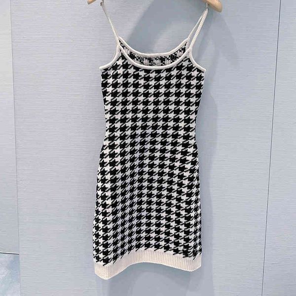 women's plus size t-shirt chiffon dress star knitted bottomed skirt french slim suspender new style in autumn, Black
women's plus size t-shirt chiffon dress star knitted bottomed skirt french slim suspender new style in autumn, Black