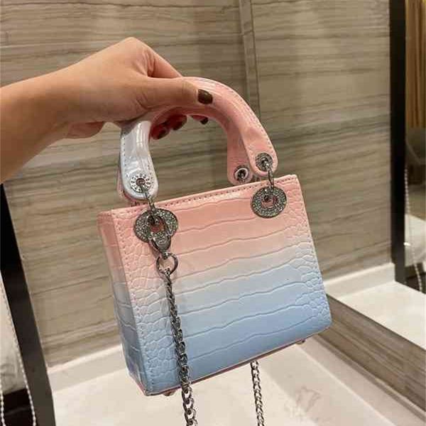 good d bagluxury bag princess iamond shoulder buckle crocodile women's pink portable messenger net red same patent leather bright
good d bagluxury bag princess iamond shoulder buckle crocodile women's pink portable messenger net red same patent leather bright