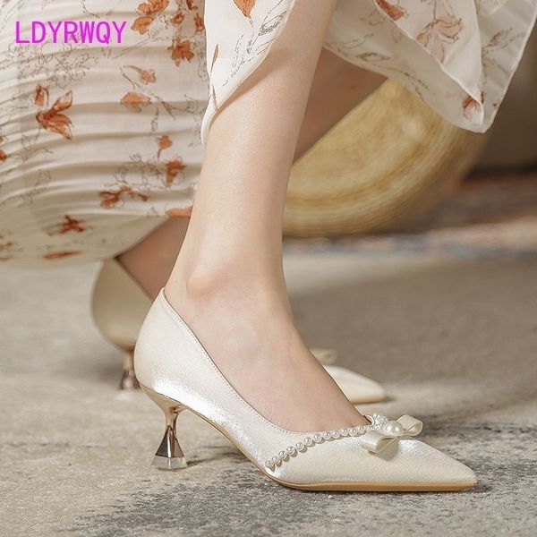 dress shoes high heels women summer pearl low heel single shoes french wedding large size 220902, Black
dress shoes high heels women summer pearl low heel single shoes french wedding large size 220902, Black