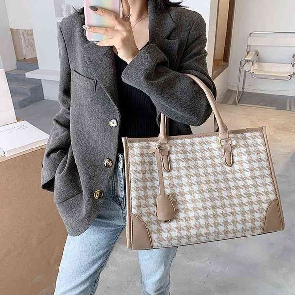 messenger bags bag women's 2022 new portable tote canvas lattice large capacity sling shoulder handbags
messenger bags bag women's 2022 new portable tote canvas lattice large capacity sling shoulder handbags