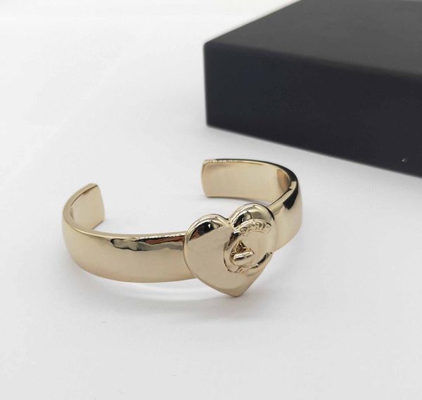 2022 charm opened bracelet with heart shape design in 18k gold plated have box stamp ps7137a, Golden
2022 charm opened bracelet with heart shape design in 18k gold plated have box stamp ps7137a, Golden