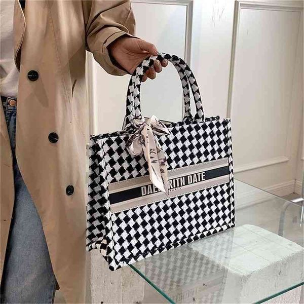 shoulder bags 80% off super low pearl portable foreign style autumn and winter silk scarf single underarm
shoulder bags 80% off super low pearl portable foreign style autumn and winter silk scarf single underarm