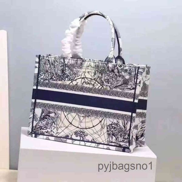 good luxury bags and handbags 2022 new fashion versatile star women's one shoulder portable slant cross tote three dimensional embossed
good luxury bags and handbags 2022 new fashion versatile star women's one shoulder portable slant cross tote three dimensional embossed