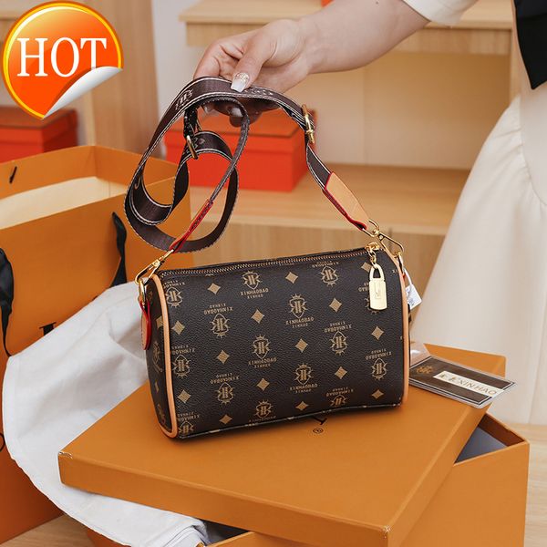 classic women's bag 2022 new printing msenger bag fashion versatile light luxury wtern style pillow
classic women's bag 2022 new printing msenger bag fashion versatile light luxury wtern style pillow