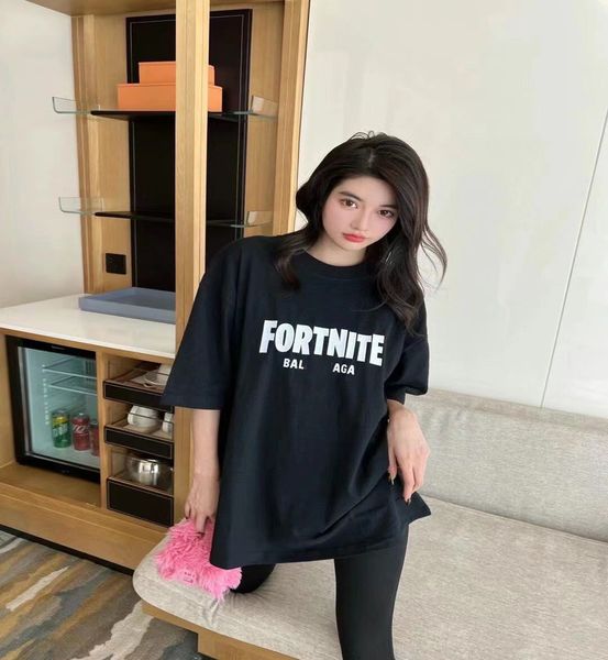 222ss designer cursive balenciga t shirt fortnlte classic printing cotton short balanciagas sleeve men's and women's casual t-shir, White;black
222ss designer cursive balenciga t shirt fortnlte classic printing cotton short balanciagas sleeve men's and women's casual t-shir, White;black