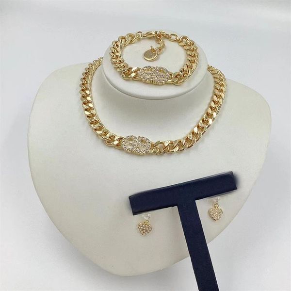 2021 stainless steel letter choker 14k gold cuban link chain necklace bracelet ear studs for mens and women lovers gift with box295o, Golden;silver
2021 stainless steel letter choker 14k gold cuban link chain necklace bracelet ear studs for mens and women lovers gift with box295o, Golden;silver