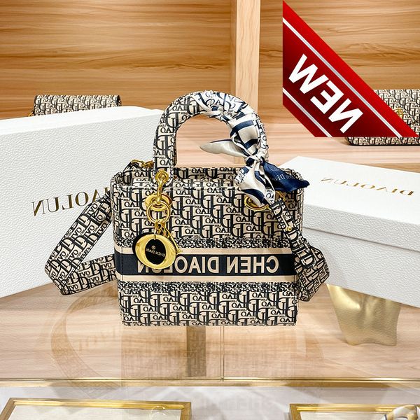 designer bags high sense lady 2022 new versatile foreign style leather hand-held one shoulder msenger d family ladies clutches luxury handba
designer bags high sense lady 2022 new versatile foreign style leather hand-held one shoulder msenger d family ladies clutches luxury handba