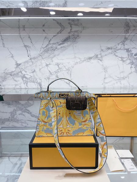 ostrich embossed designer handbags tote bags 2022 fashion luxury purses bag handbags hasp flap soft leather chain cross
ostrich embossed designer handbags tote bags 2022 fashion luxury purses bag handbags hasp flap soft leather chain cross