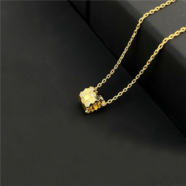 2022 brand luxury honeycomb pendant necklaces for women 18k gold simple classic shining diamond necklace designer jewelry, Silver
2022 brand luxury honeycomb pendant necklaces for women 18k gold simple classic shining diamond necklace designer jewelry, Silver