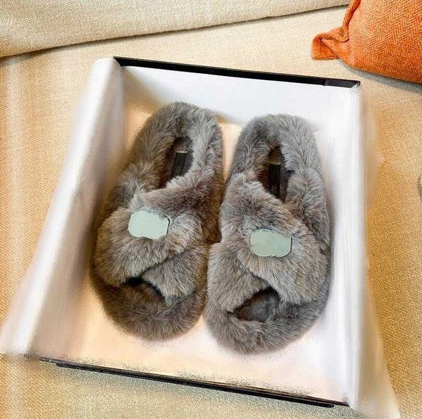 women winter slippers wool slides double letter furry slide designer shoes warm black white fashion ladies casual winter with original box
women winter slippers wool slides double letter furry slide designer shoes warm black white fashion ladies casual winter with original box