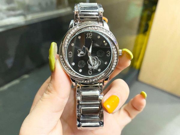 2022 new fashion ladies watch classic three-pin metal bezel with diamond steel band, Slivery;golden
2022 new fashion ladies watch classic three-pin metal bezel with diamond steel band, Slivery;golden