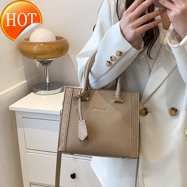 bag women 2022 new fashion rivet handbag net red simple large capacity women's tote msenger bag
bag women 2022 new fashion rivet handbag net red simple large capacity women's tote msenger bag