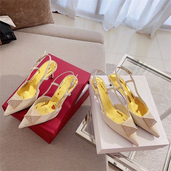 full diamond big rivet pointed nude heel sandals fashion simple atmosphere stiletto dress shoes size 35-39, Black
full diamond big rivet pointed nude heel sandals fashion simple atmosphere stiletto dress shoes size 35-39, Black