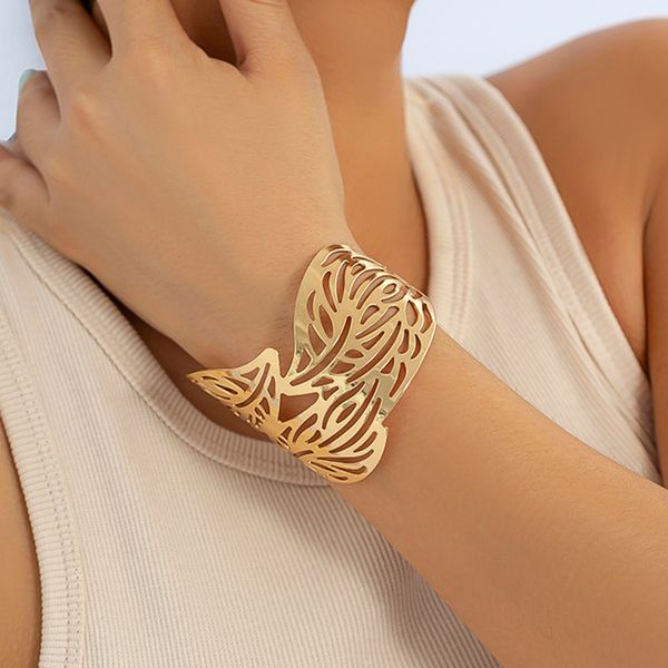 vintage big leaves hollow out open bangles for women exaggerated round wide cuff bracelet couple jewelry accessories gift, Black
vintage big leaves hollow out open bangles for women exaggerated round wide cuff bracelet couple jewelry accessories gift, Black