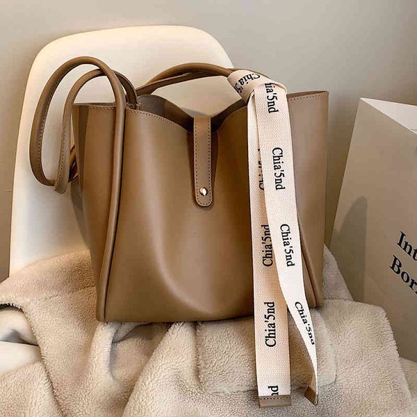 bags mother's bag solid color single shoulder underarm street trend high capacity tote bag silk scarf purses
bags mother's bag solid color single shoulder underarm street trend high capacity tote bag silk scarf purses