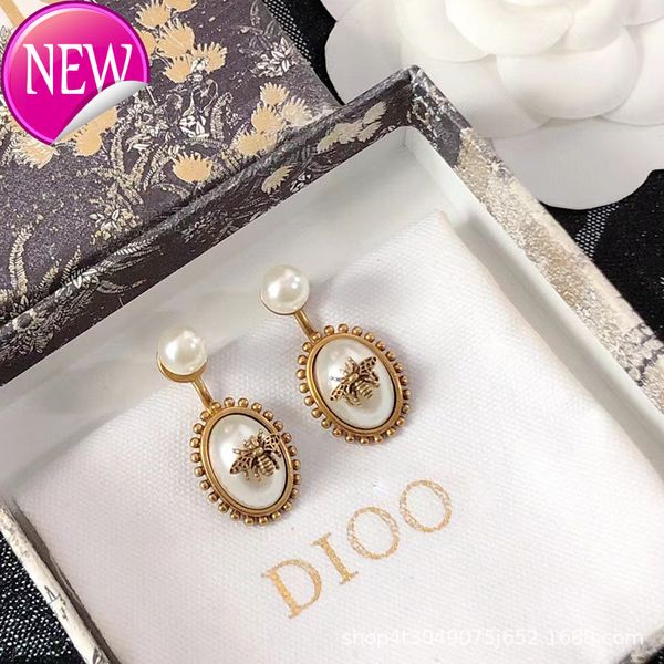 luxury brand design earrings court style d family earrings feminine temperament simple new pearl letters bee 2022 new, Golden;silver
luxury brand design earrings court style d family earrings feminine temperament simple new pearl letters bee 2022 new, Golden;silver