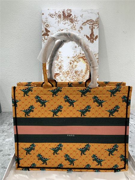 designer luxury retro embroidery tote bag dinosaur utility crossbody evening bags tiger saddle flap handbags designers shoulder bags fashion
designer luxury retro embroidery tote bag dinosaur utility crossbody evening bags tiger saddle flap handbags designers shoulder bags fashion