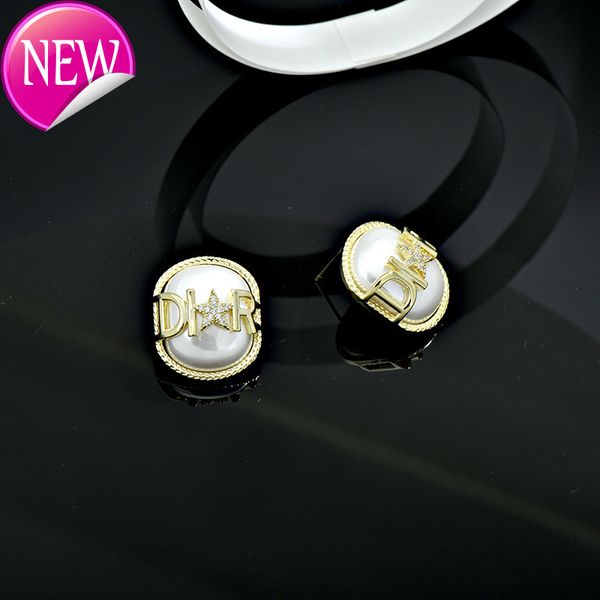 luxury brand design earrings korean version of high-quality d family copper set zircon oval pearl female earrings 925 silver needle, Golden;silver
luxury brand design earrings korean version of high-quality d family copper set zircon oval pearl female earrings 925 silver needle, Golden;silver