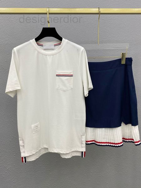 women's tracksuits designer tb new slit round neck short sleeve white t-shirt splicing stripe pleated skirt college style suit summer h, Gray
women's tracksuits designer tb new slit round neck short sleeve white t-shirt splicing stripe pleated skirt college style suit summer h, Gray