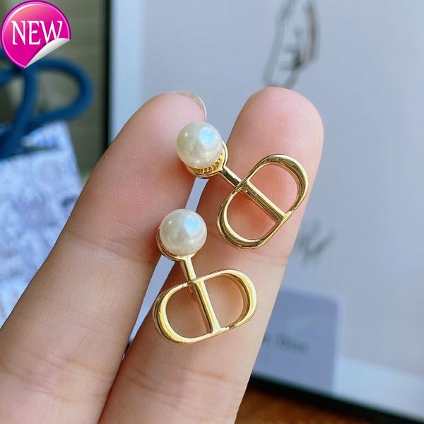 luxury brand design earrings d family / di 2020 new small fragrance cd letter plated 18k gold simple style pearl fashion versatile earrings, Golden;silver
luxury brand design earrings d family / di 2020 new small fragrance cd letter plated 18k gold simple style pearl fashion versatile earrings, Golden;silver