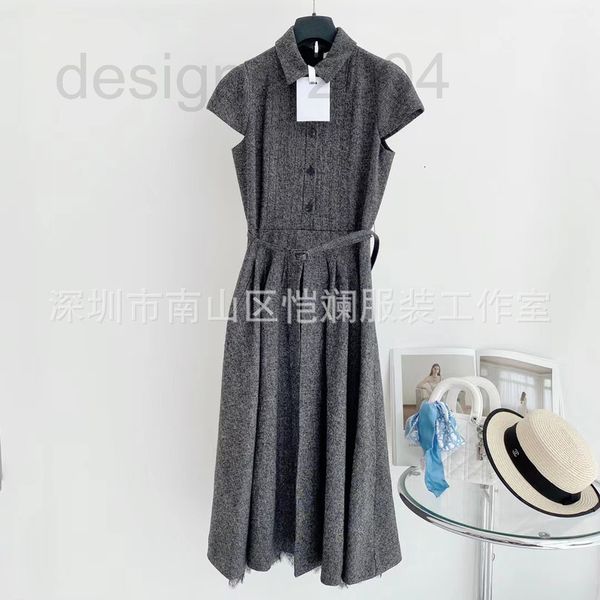 casual dresses designer nanyou d family 22 autumn winter new french wool lapel silk inner belt heavy industry pleated dress claw, Black;gray
casual dresses designer nanyou d family 22 autumn winter new french wool lapel silk inner belt heavy industry pleated dress claw, Black;gray